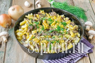 Жареная картошка с грибами на сковороде
