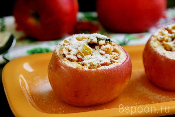 Печеные яблоки в духовке с овсянкой и сухофруктами