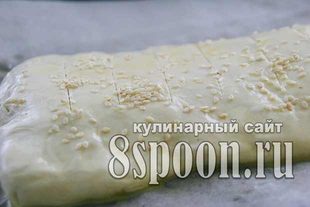 Пирог из слоеного теста с сыром и грибами_12