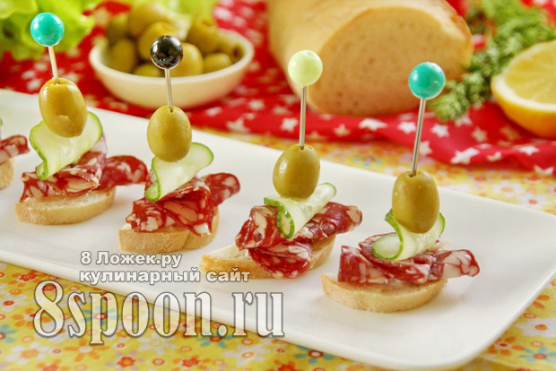Канапе со свежим огурцом, творожным сыром и помидором — на праздничный стол!